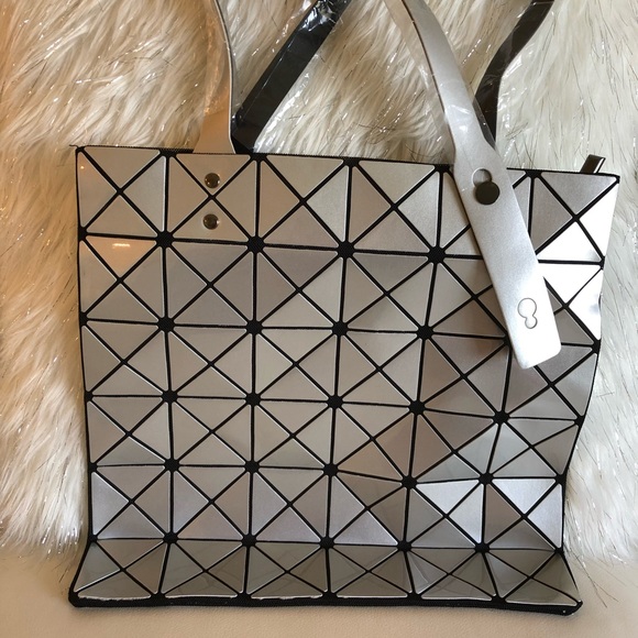 SOLD🎉 Geometric Shoulder Handbag - Picture 2 of 6